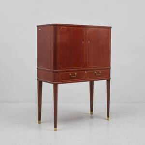 Barskåp, mahogny. Längd 83