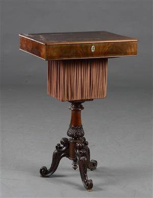 Sybord af mahogni fra 1800-tallets midte.