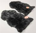 To New Zealandske lammeskind. Farve Black. 2