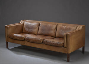 Dansk møbelproducent. Tre-pers. sofa, brunt skind