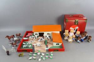 Bondgård och dockor