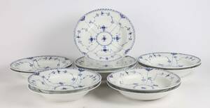 Royal Copenhagen Sæt på 11 halvblonde suppetallerkner.