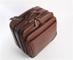 Apples.  BusinessRejsetaske i brun læder.