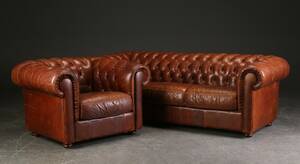 Tre-pers. sofa samt lænestol, chesterfield stil 2