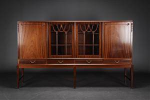 Hepplewhite form skænk, mahogni