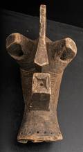 Afrikansk mask. Skuren i trä