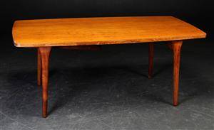 Dansk møbelproducent. Spisebord i egetræ med to plader 