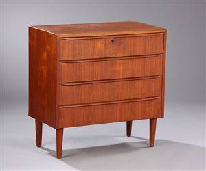 Dansk møbelproducent. Kommode af teaktræ