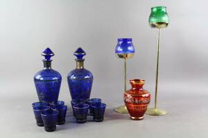 Karaffer 2 st med snapsglas 9 st, vas och ljuslyktor 2 st