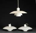 Poul Henningsen. Tre PH43 pendler, hvidlakerede 3 