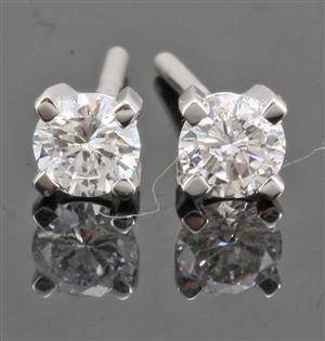 Earrings in 14k set with brillant cut diamonds 0.46 ct 
