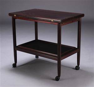 Dansk møbelproducent. Bakkebord, mahogny 