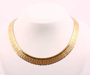 Halssmykke af 18. kt. guld. Vægt ca. 60 gr. Etui. 1900tallets midte.