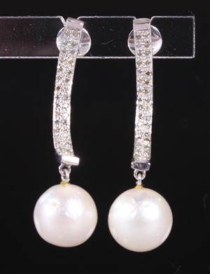 Par perle- og diamant ørestikker. 