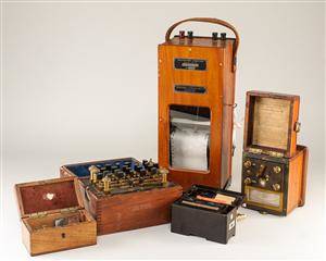 Samling ældre måleinstrumenter 5