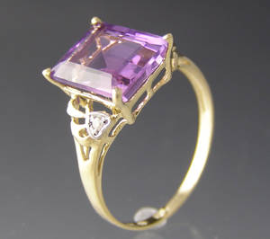 Ametyst og diamant ring.