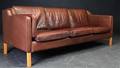 Stouby. Tre-pers.sofa, brunt læder, model Eva. 