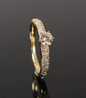 Brilliant- og diamantring Ca. 0.67 ct. 