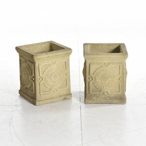 Ett par ytterkukor Haddonstone