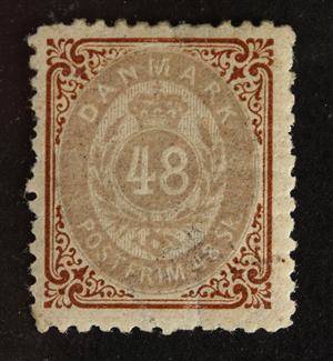 Samling Danmark i Stender album, 1851-197475 med mange bedre mærker bl.a. 48sk. ustemplet, skilling, meget tofarvede, våben m.m. Dertil Grønland 1938-1971 med Amerika sæt 8-16 hængslet.