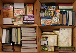 4 flyttekasser med danske og udenlandske frimærker