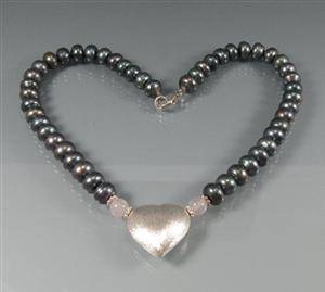 Kette mit Perlen, Rosenquarz und Silber