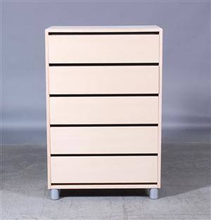 Kommode med 5 skuffer