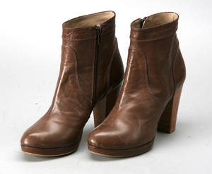 A Pair. Kort støvle str. 37.