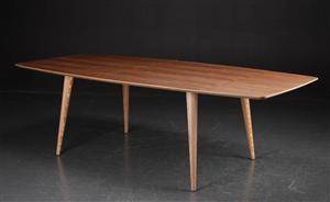 Snedkermester Lau Lauritsen. Spisebord  konferencebord af amerikansk valnød