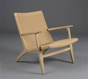 Hans J. Wegner. En stol model CH25 af egetræ 