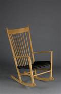 Hans J. Wegner 1914-2007. Gyngestol af massiv egetræ