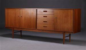 Dansk møbelproducent. Lav skænk, teaktræ