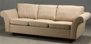 Sofa betrukket stof i lys brunbeige møbelstof