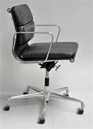 Charles Eames. Soft Pad kontorstol, model EA-217 