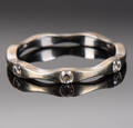 Diamantring af 14 kt hvidguld prydet med 3 brillanter i alt ca. 0.12 ct. 
