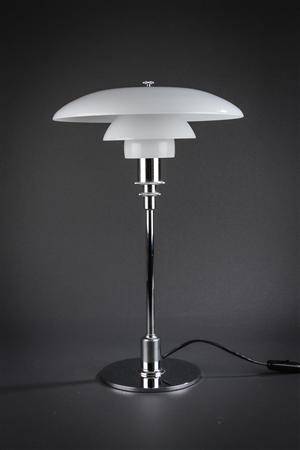 Poul Henningsen. PH 32 bordlampe