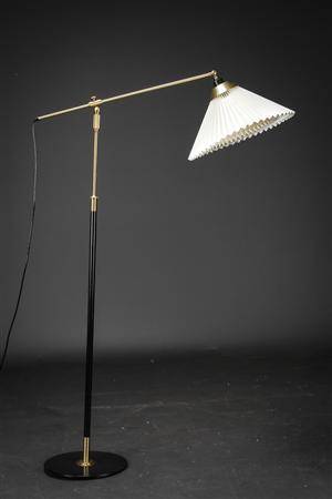 Aage Pedersen for Le Klint. Teleskop standerlampe, model 349
