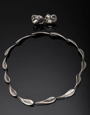 Georg Jensen øreskruer og Hermann Siersbøl sølvcollier 2