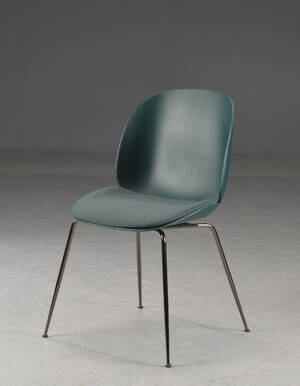 Gubi. Stol model Beetle