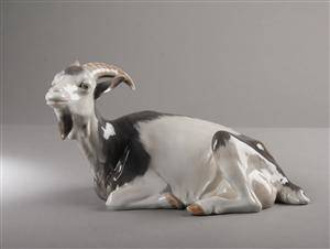 Royal Copenhagen. Figur i form af gedebuk, nr. 466, 1 sort.