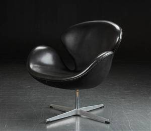 Arne Jacobsen. Svanen, Lænestol model 3320