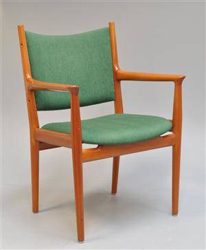 Hans J. Wegner. Armstol, model JH-713
