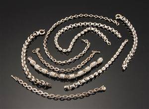 Samling halsarmbånd og halskæder 8