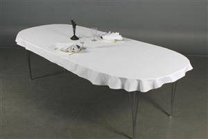 Damask Collection. Tre duge samt tolv servietter. B.la til Piet Hein elipsebord m tillægsplader. 150 cm.