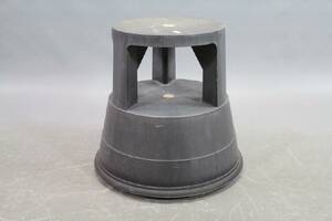 Stegpall i plast på hjul