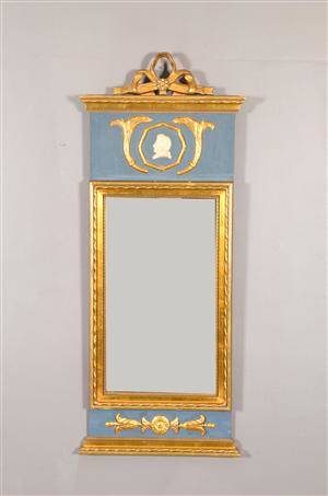 Spegel i gustaviansk stil