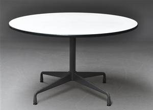 Charles Eames. Rundt spisebord  Segmented Table.  Ø 121 cm 