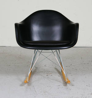 Charles  Ray Eames, gungstol med armlän.
