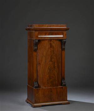 Senempire piedestalskab af mahogni, ca. 1820