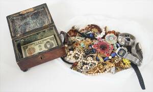 Stort parti bijouterier, m.m.